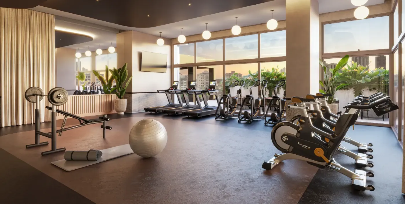 Gimnasio de Guayacán en Santa María, con máquinas de cardio y bicicletas de spinning